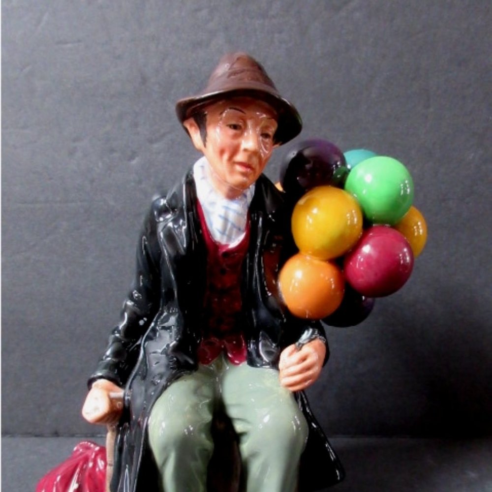 Royal Doulton Porcelain Figurine Balloon Man HN1954  7-1/4"  Mint condition